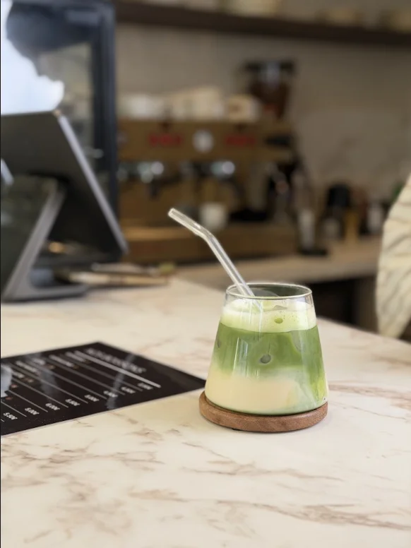 Reform & Latte · visuel