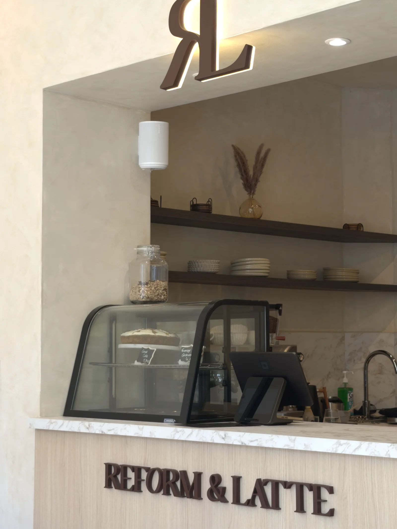 Reform & Latte · visuel